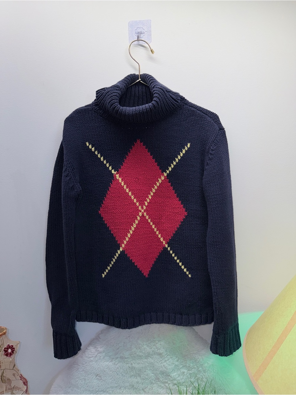 60% Cotton Ladies Vintage Tommy Hilfiger Turtleneck Red Argyle & Gold Pattern 🏆